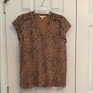 crown & ivy Tan Leopard Print Short Sleeve V-Neck Top EUC L